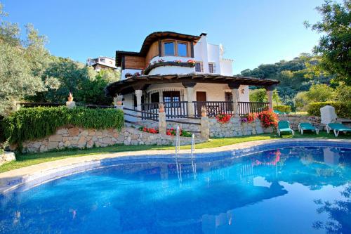 Villa El Lagar Rocabella — 4-Star Luxury Hotel in Alora, Spain