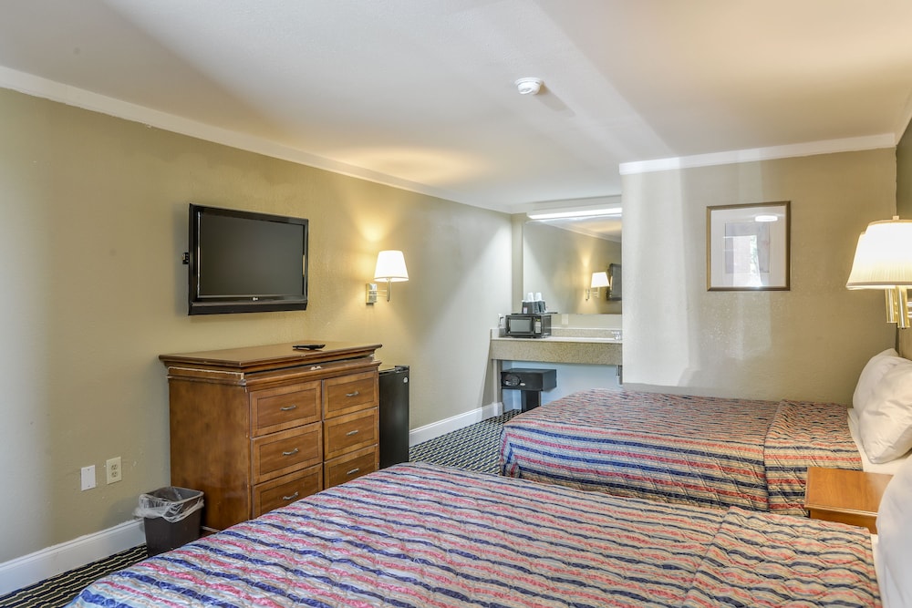 Wake Inn - photo 9