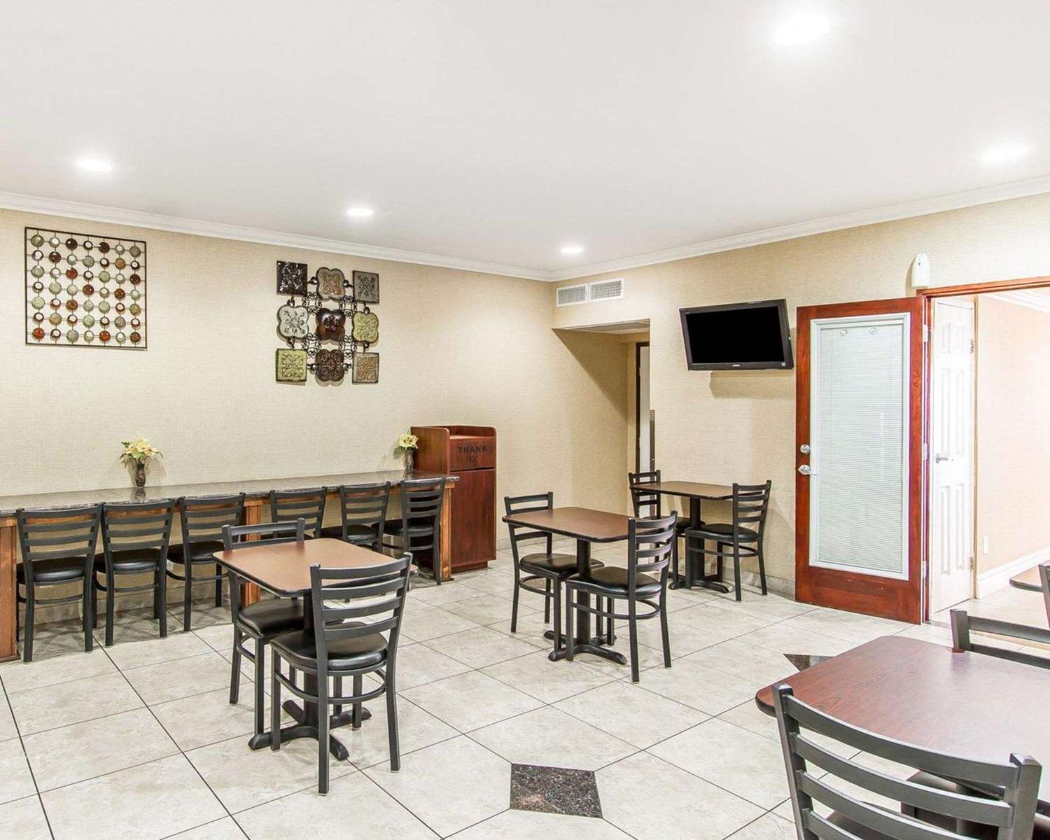 Super 8 by Wyndham Mesa Downtown Near Convention Center - photo 10