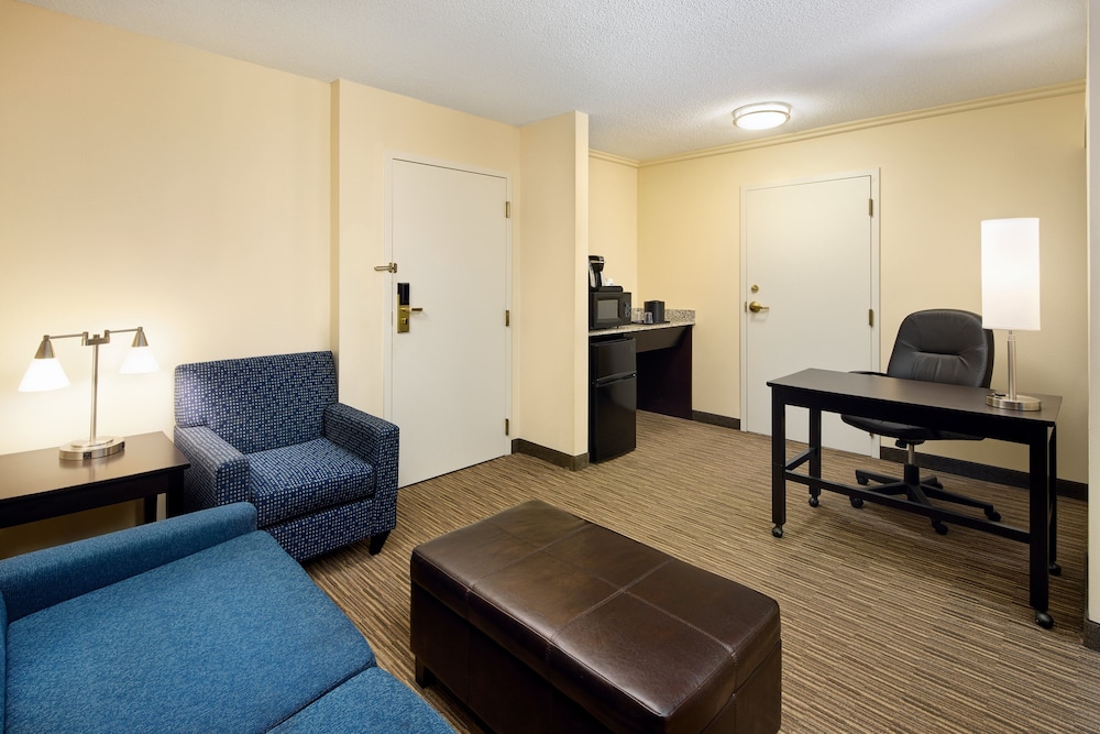 Holiday Inn Express & Suites Alpharetta Windward Parkway by IHG - photo 11