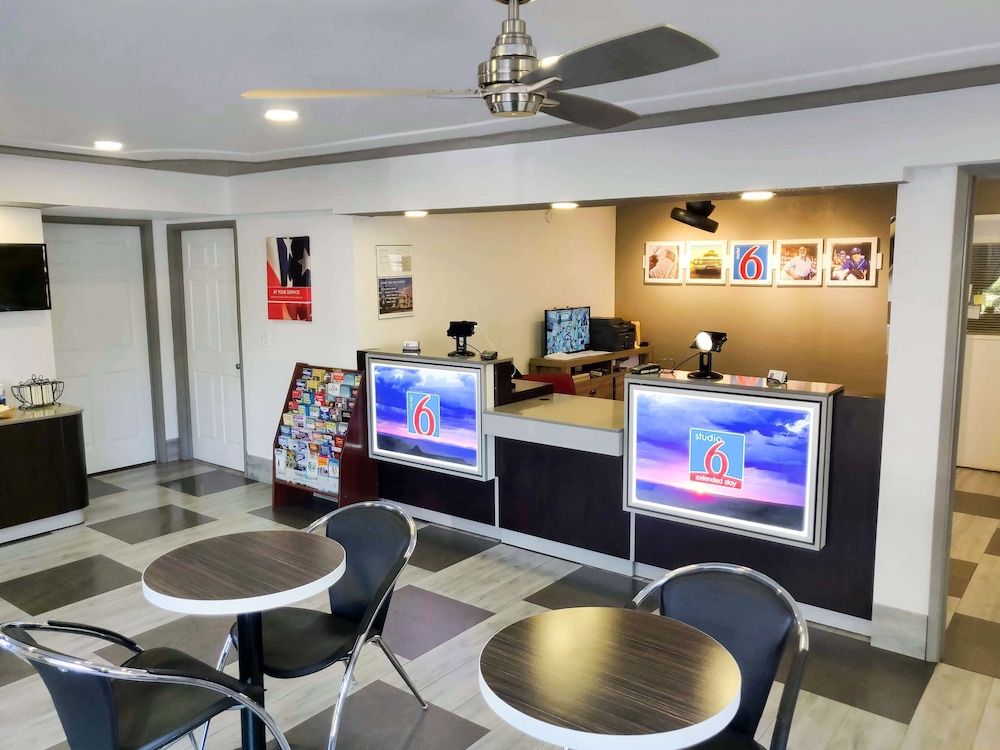 Studio 6 Fresno CA Extended Stay - photo 4