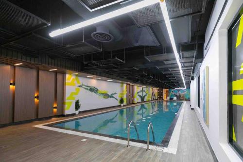 Layali Properties Vibrant Boho 3BR Apt Convention and Exhibition Center — 4-Star Luxury Hotel in Riyadh, Saudi Arabia