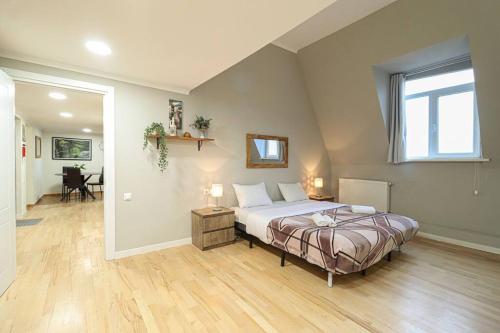 Cosy Central 2 BR Apartment By Wehost