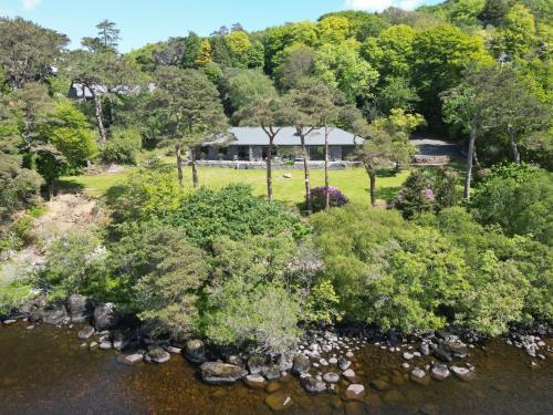 Caragh Lake House Lakeside Escape and Sauna — 4-Star Luxury Hotel in Killorglin, Republic of Ireland