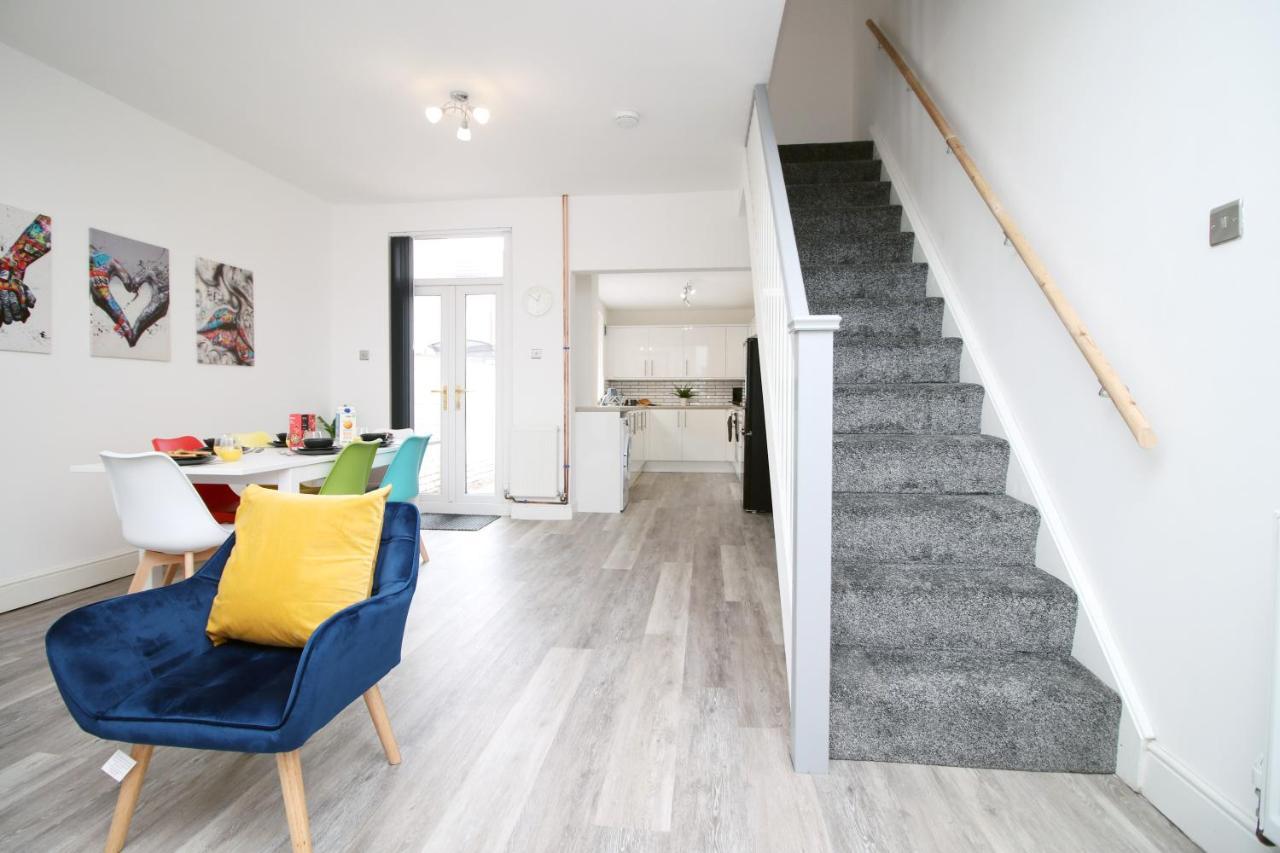 3 Bed Townhouse Central Free Parking 17830885 — Port Talbot