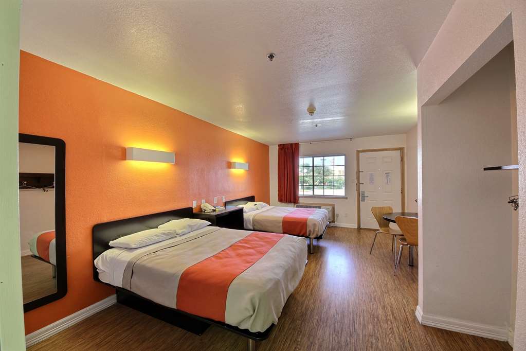 Motel 6 Edinburg TX - photo 15