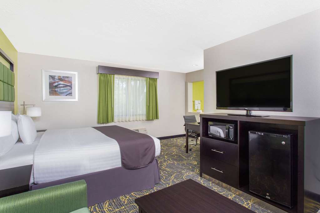 AmericInn by Wyndham Delafield Waukesha Milwaukee - photo 16