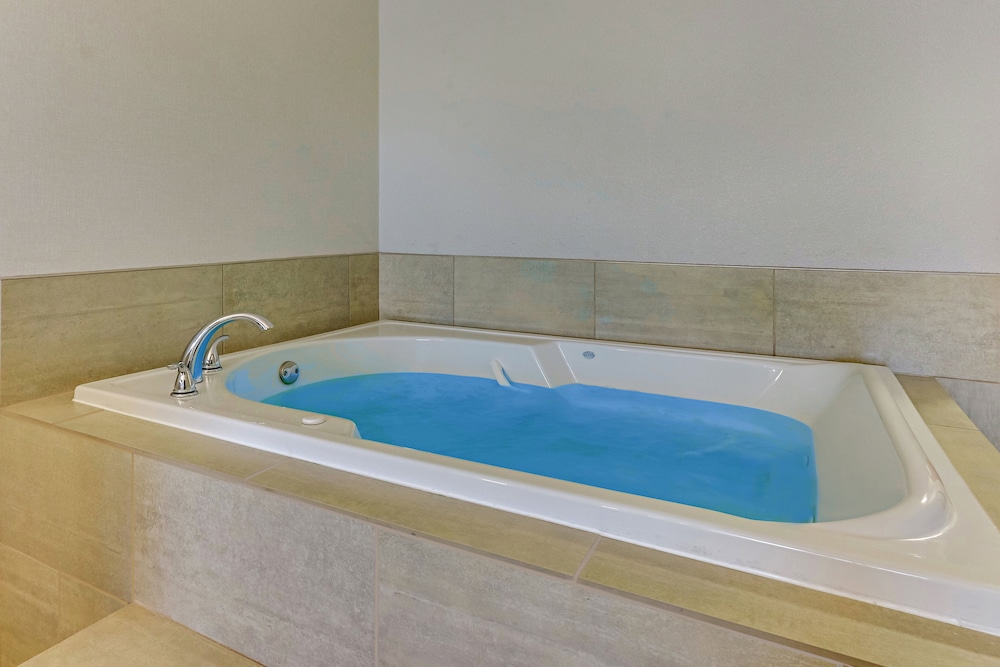 Holiday Inn Express Hotel & Suites Weatherford by IHG - photo 39