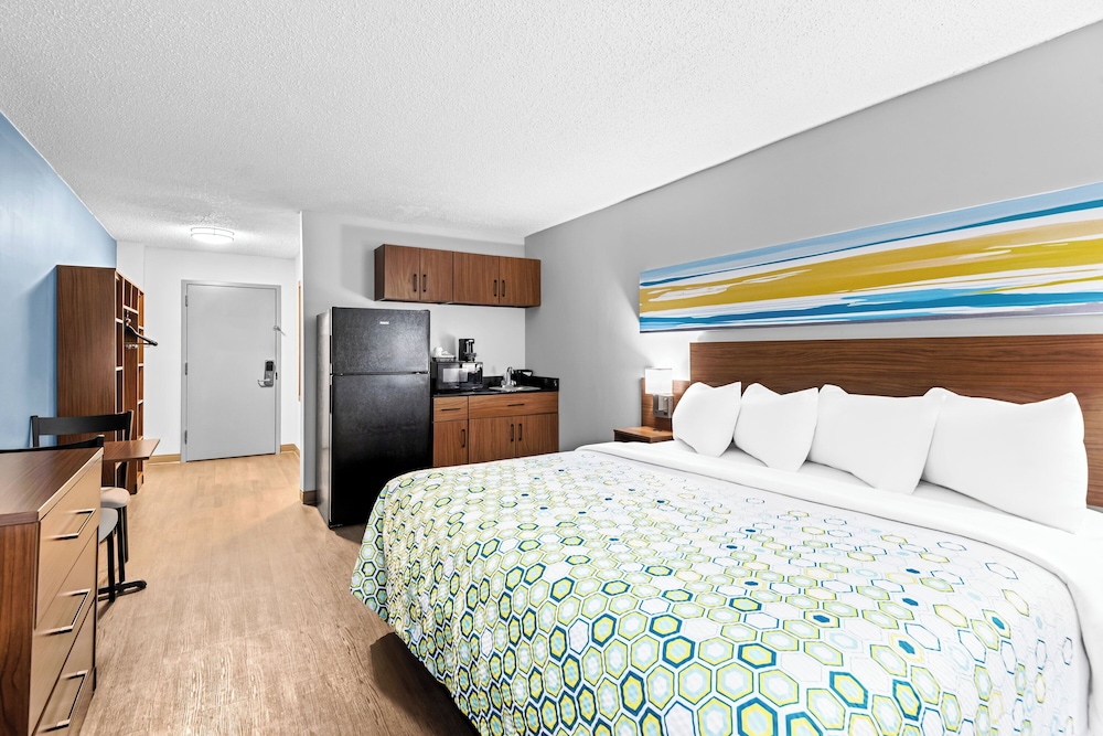 HomeTowne Studios by Red Roof & Conference Center Cortland - photo 14
