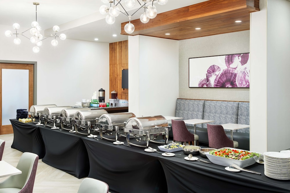 Embassy Suites by Hilton Atlanta Airport North - photo 31