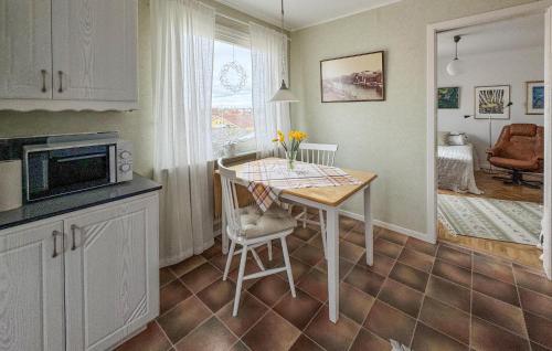 2 Bedroom Nice Home In Kungshamn — Kungshamn — photo 5