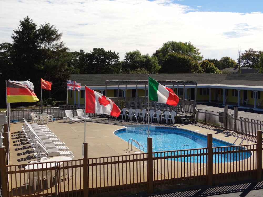 Jonathan Edwards Motel - photo 23