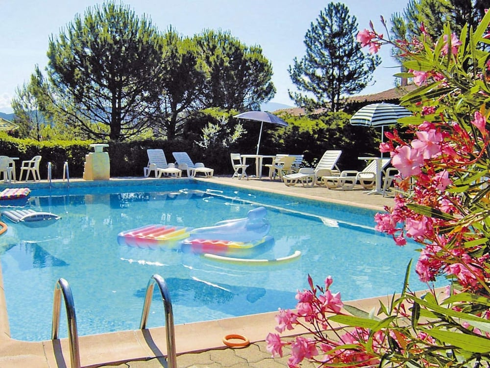 Holiday Home With Swimming Pool vaison la romaine formerly TUI Ferienhaus — 4-Star Luxury Hotel in Vaison-La-Romaine, France