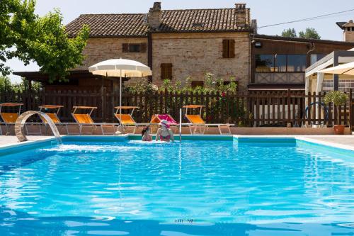 Agriturismo Vecchio Gelso — 4-Star Luxury Hotel in Ortezzano, Italy