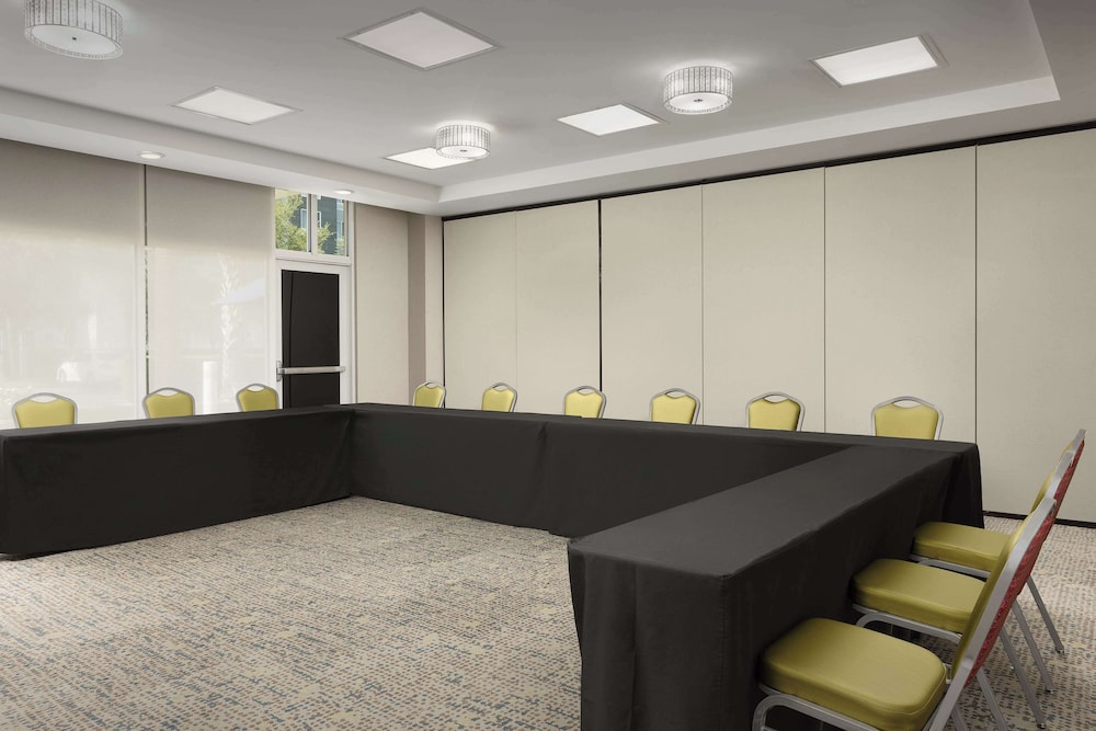 Hampton Inn & Suites Orlando North Altamonte Springs - photo 40