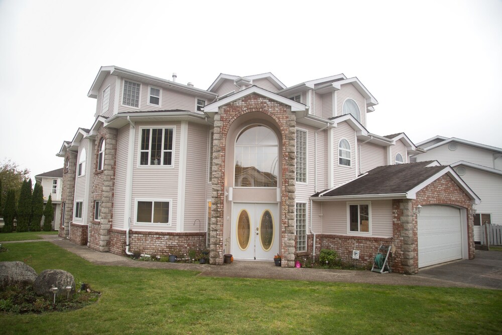 Eagle Close Executive B&B — 4-Star Luxury Hotel in Prince Rupert, Canada