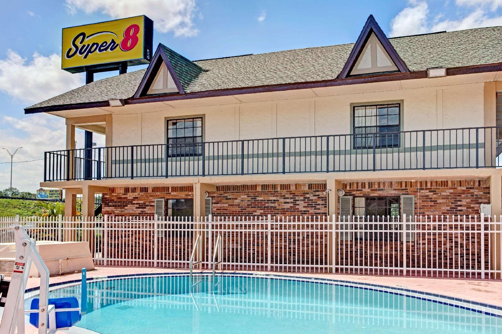 Super 8 Tampa U.S.F. Near Busch Gardens Downtown - photo 5