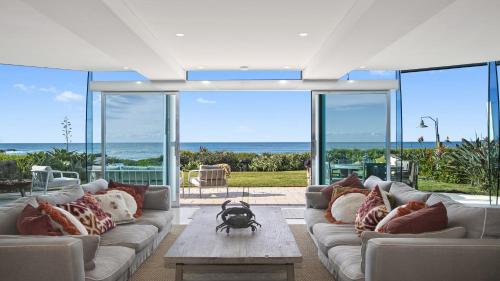 Philotimo Absolute Beach Front at North Avoca — hotel in North Avoca
