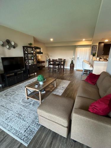 Spacious 2 Bedroom 2 Bathroom Apartment with Balcony in Uptown Charlotte City Views & Free Parking — 4-Star Luxury Hotel in Charlotte, United States