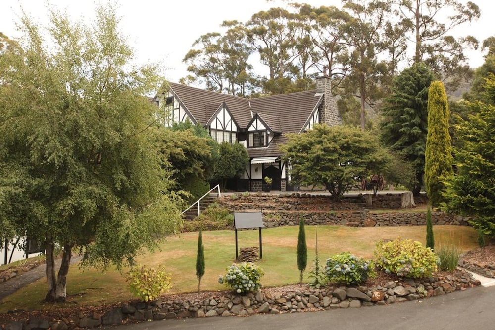 The Fox and Hounds Historic Hotel — hotel in Rosetta