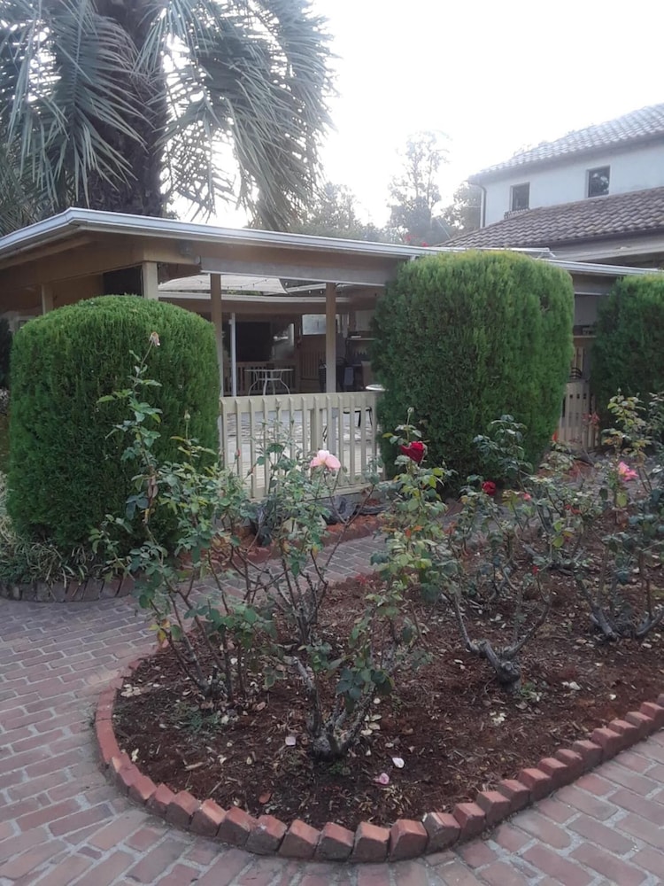 Los Gatos Garden Inn Hotel - photo 74