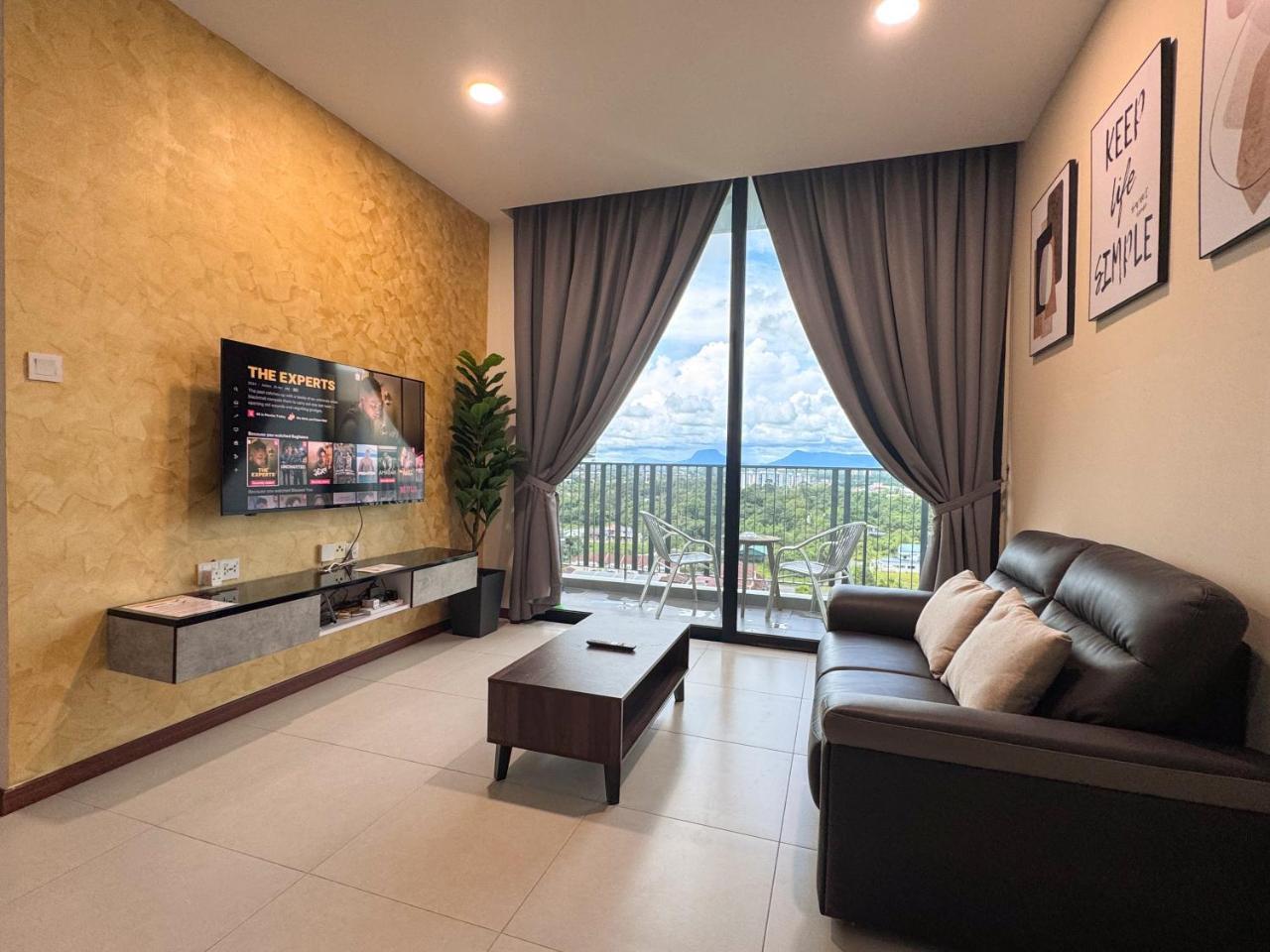 The Podium 3R2B Free 2 Parking 12 Pax — 4-Star Luxury Hotel in Kuching, Malaysia