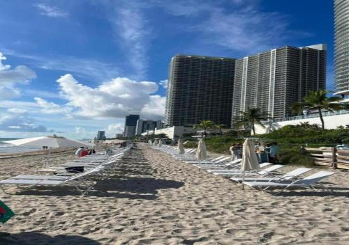 Beautiful Ocean Front 3 Bed 3 Bath @ Hyde Resort - photo 2