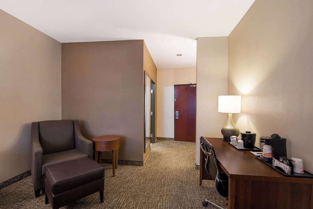 Comfort Inn & Suites Las Vegas Nellis - photo 15