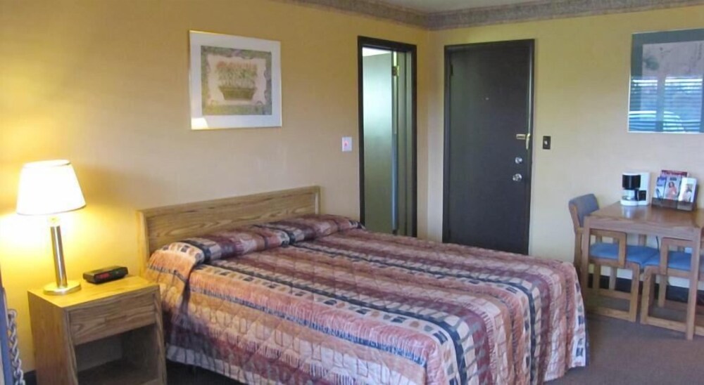 Colonial Inn Motel - photo 3