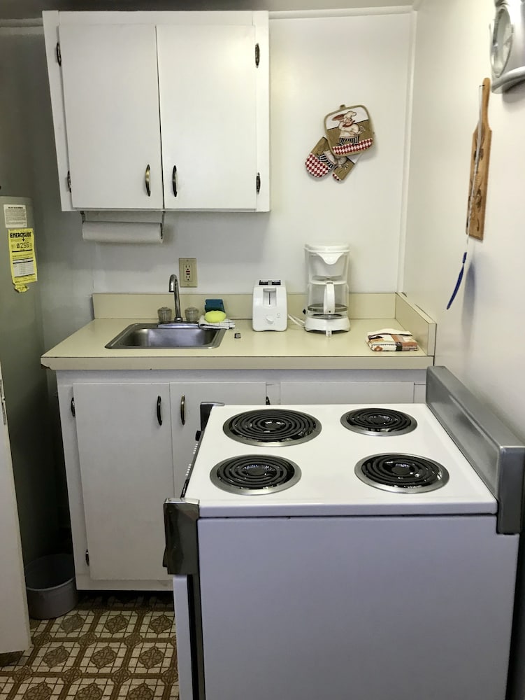 Chalet Motel - photo 14
