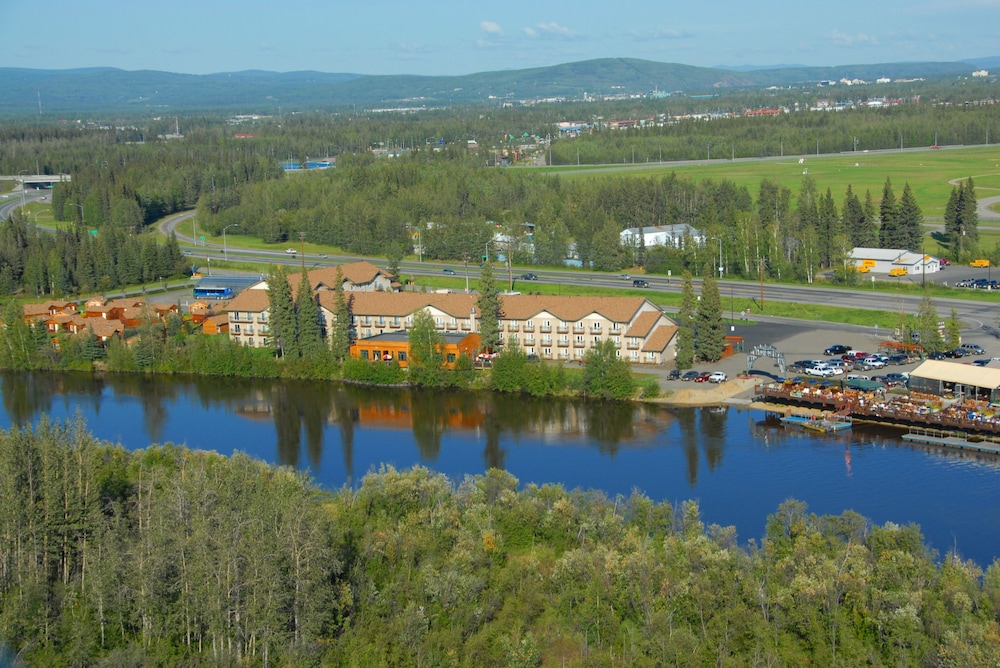 Pike's Waterfront Lodge - photo 33