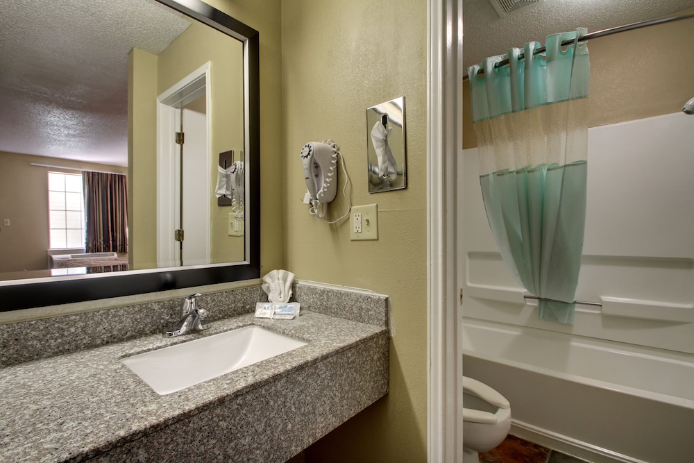 Key West Inn Wetumpka - photo 11