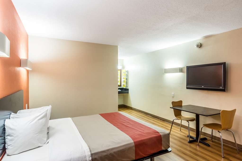 Motel 6 New Brunswick - photo 8