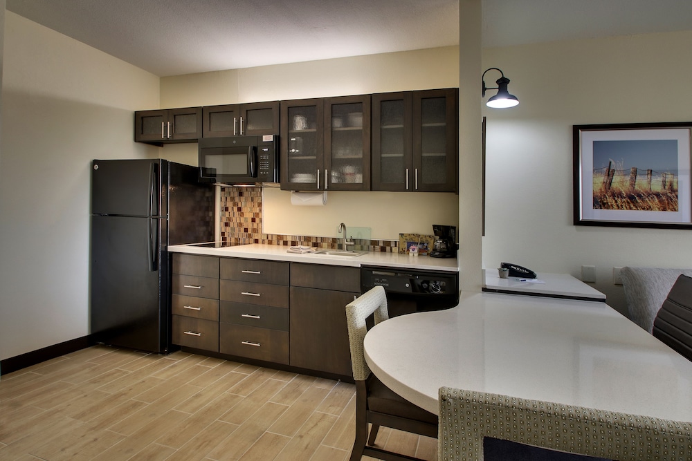 Candlewood Suites Wichita East by IHG - photo 18