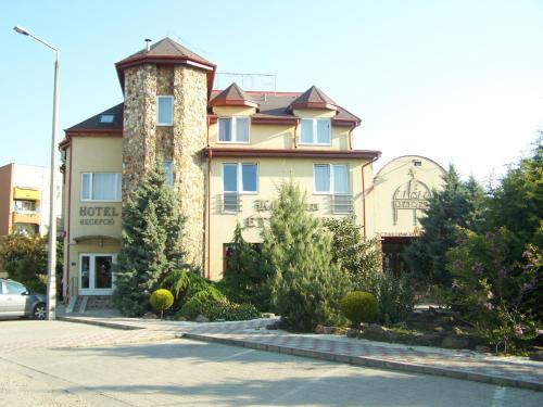 Korona Hotel És Étterem pet-friendly hotel Puspokladany