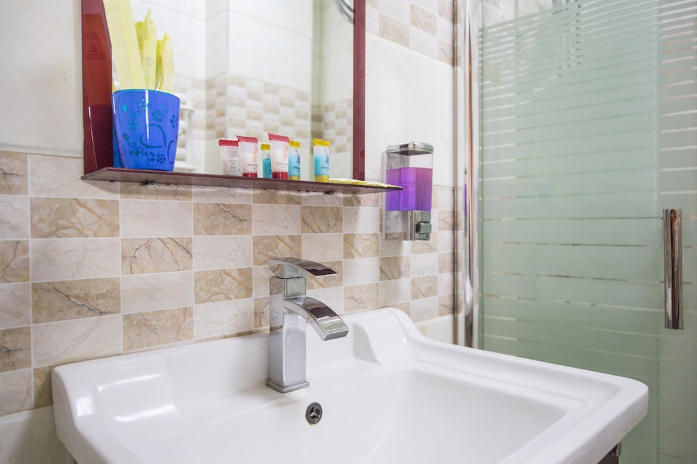 Bathroom sink