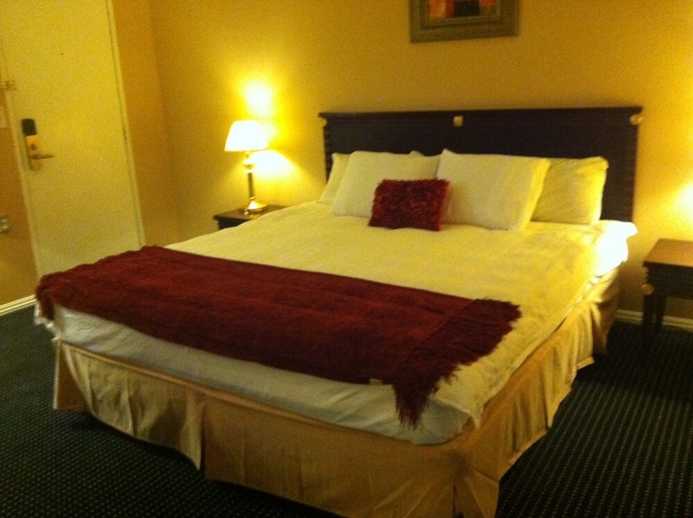 Econo Lodge - photo 10