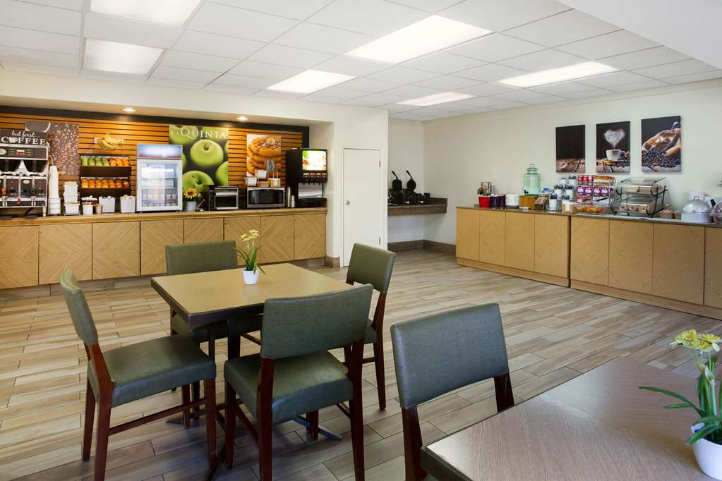 La Quinta Inn by Wyndham Austin Capitol Downtown - photo 8