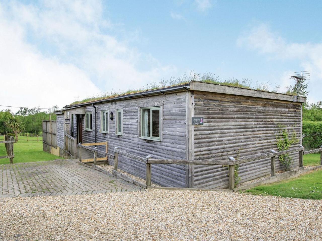 Foxglove Lodge — 4-Star Luxury Hotel in Holsworthy, United Kingdom