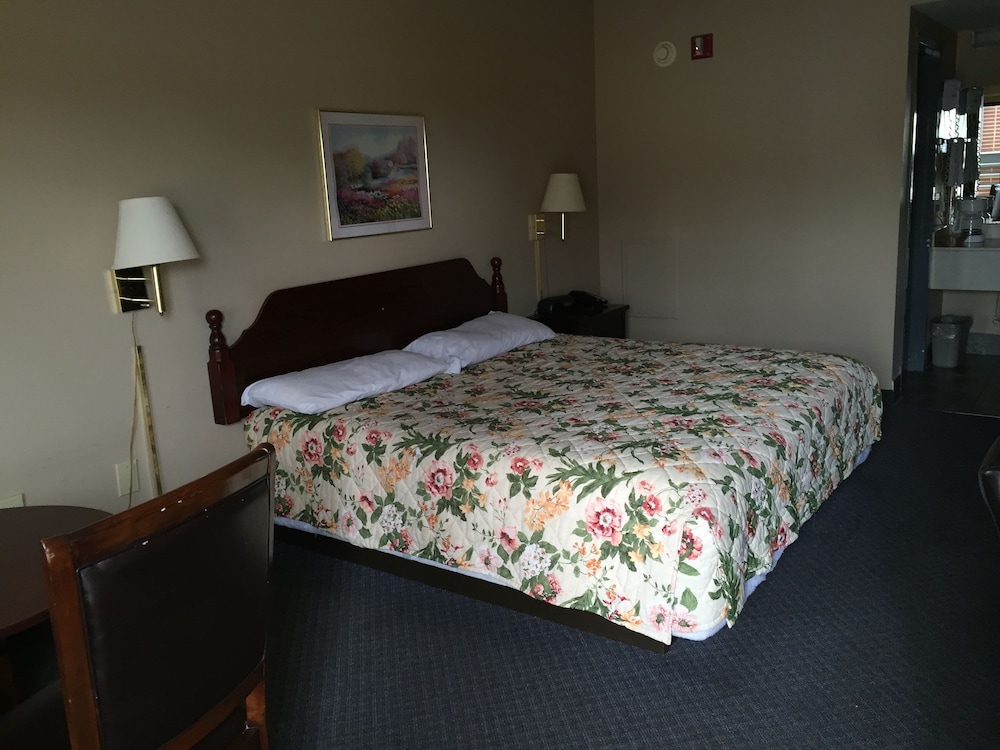 Highway Inn - photo 9