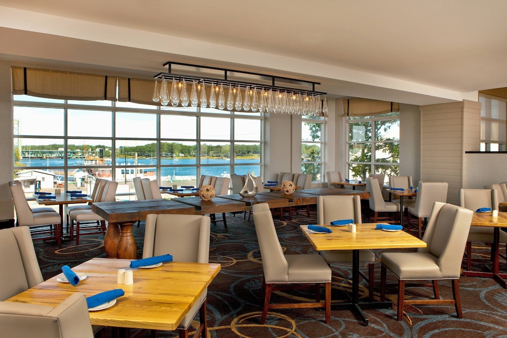 Sheraton Portsmouth Harborside Hotel - featured photo