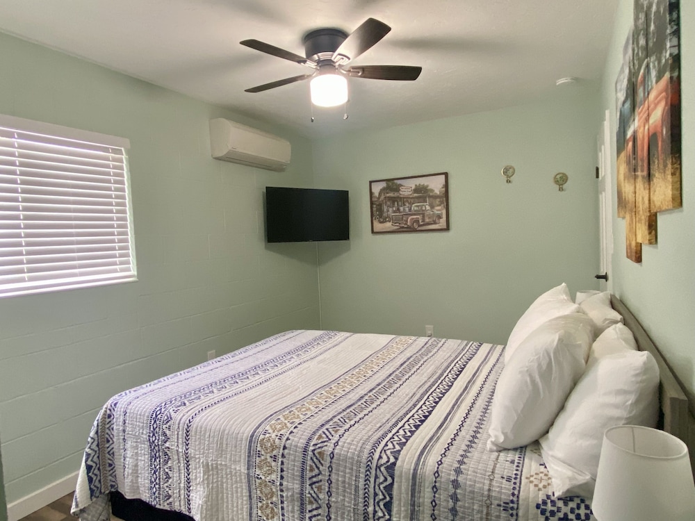 Holiday Motel and RV Park - photo 22