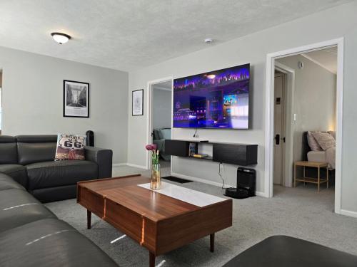 Historic Route 66 Bungalow — 4-Star Luxury Hotel in Springfield, United States