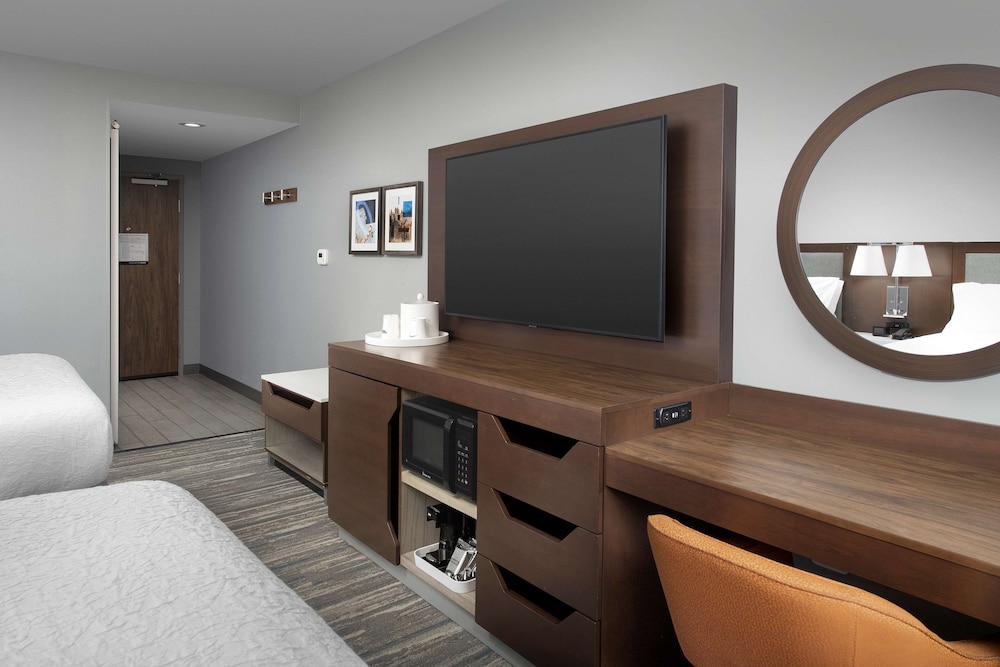 Hampton Inn & Suites Rapid City Rushmore - photo 17
