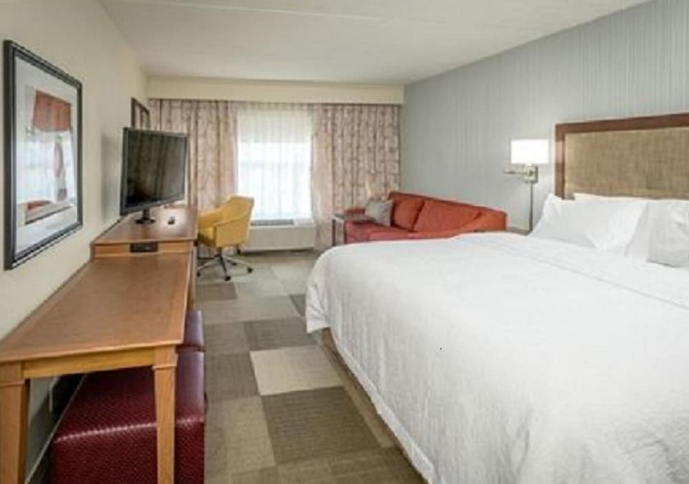 Hampton Inn & Suites Lenoir - photo 9