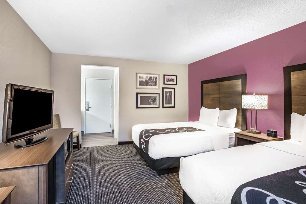 La Quinta Inn & Suites by Wyndham Hartford Bradley Airport - photo 35