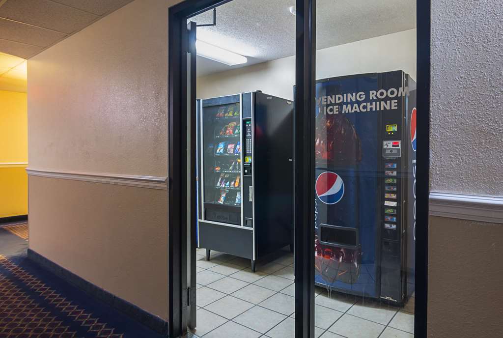 Motel 6 Hannibal MO - photo 23