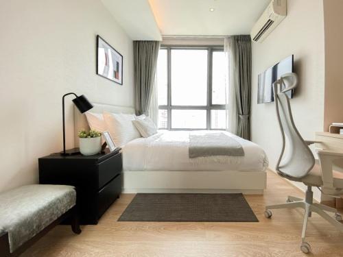 Stylish Modern 1BR BTS Phrom Phong Ultra Fast WiFi