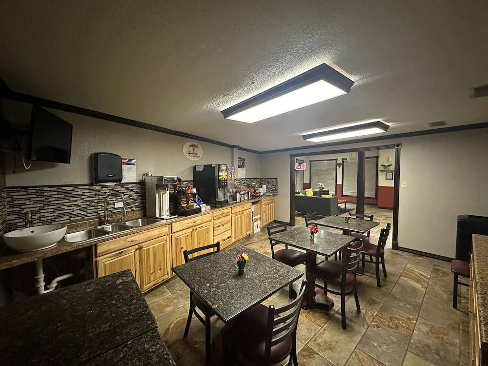 Super 8 by Wyndham Athens TX - photo 22