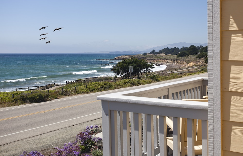 Pelican Inn & Suites - photo 36